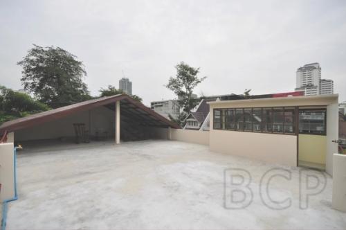 Single House Sukhumvit 39: 3 BR + 3 Baths, 300 Sq.m for Rent รูปที่ 7