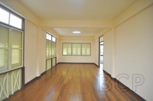 Single House Sukhumvit 39: 3 BR + 3 Baths, 300 Sq.m for Rent รูปที่ 5