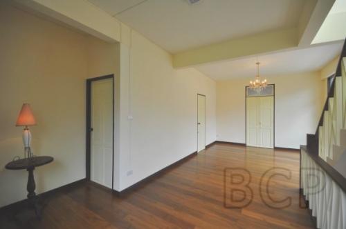 Single House Sukhumvit 39: 3 BR + 3 Baths, 300 Sq.m for Rent รูปที่ 4