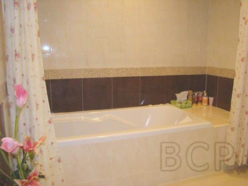 Townhouse @ Mang Jai: 3 Beds + 4 Baths, 3 floors for Rent รูปที่ 6