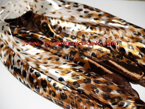 ผ้าพันคอลายเสือขายส่ง 60 บาท www.shopnooknook.com รูปที่ 1