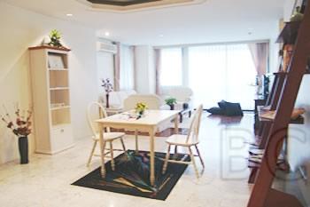 Trinity Condo: 3 BR + 3 Baths, 210 Sq.m for Rent รูปที่ 2