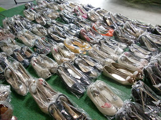 shoeskun9.com ขายส่งรองเท้าสุภาพสตรี แฟชั่นมือสอง สภาพเริ่ด ขายง่าย ขายเร็ว รูปที่ 1