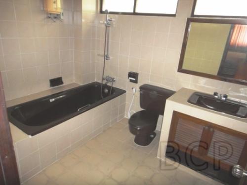 Yada Residential: Duplex 2 BR + 2 Baths, 211 Sq.m, 9th fl for Rent รูปที่ 7