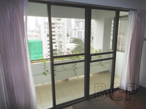 Yada Residential: Duplex 2 BR + 2 Baths, 211 Sq.m, 9th fl for Rent รูปที่ 5