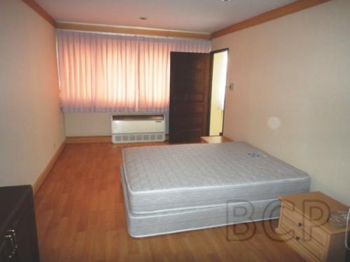 Yada Residential: Duplex 2 BR + 2 Baths, 211 Sq.m, 9th fl for Rent รูปที่ 4