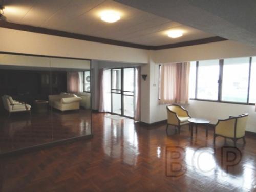 Yada Residential: Duplex 2 BR + 2 Baths, 211 Sq.m, 9th fl for Rent รูปที่ 1