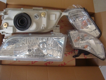 ไฟหน้าโตโยต้า สามห่วง AE 100-101 ราคา 1,600.-(มุมส้มมีแล้ว) ไฟหน้ามิตซู E-car ราคา 1,800.Tel.,0955651537 เทพ- รูปที่ 2