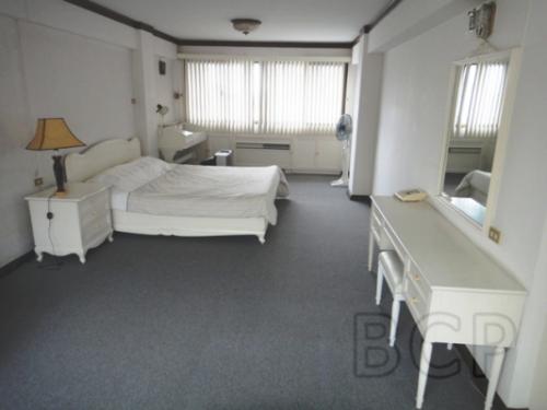 Yada Residential: Duplex 2 BR + 2 Baths, 151 Sq.m, 9th fl for Rent รูปที่ 4