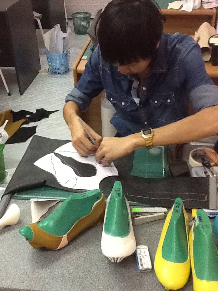 รับสอนออกแบบรองเท้า เรียนออกแบบตัดแบบรองเท้า รับออกแบบรองเท้าทุกชนิด  รูปที่ 1