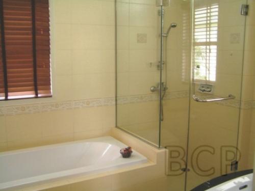 Golden Nakara Village: 3 BR + 3 Baths, 254 Sq.m for Rent รูปที่ 7