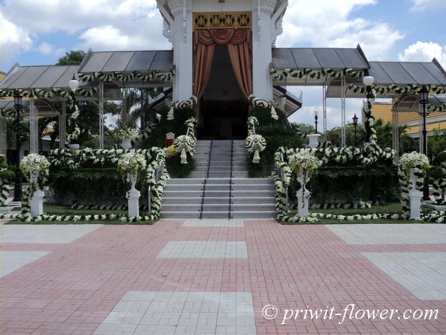 บริการจัดดอกไม้หน้าเมรุ โดยทีมงาน คุณไปรวิทย์ วัดตรีทศเทพ บริการทั่วไทย รูปที่ 2
