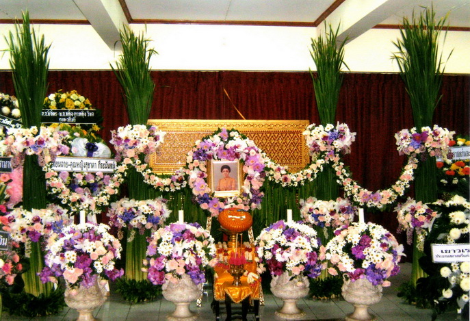 บริการจัดดอกไม้หน้าศพ โดยทีมงาน คุณไปรวิทย์ วัดตรีทศเทพ บริการทั่วไทย รูปที่ 2