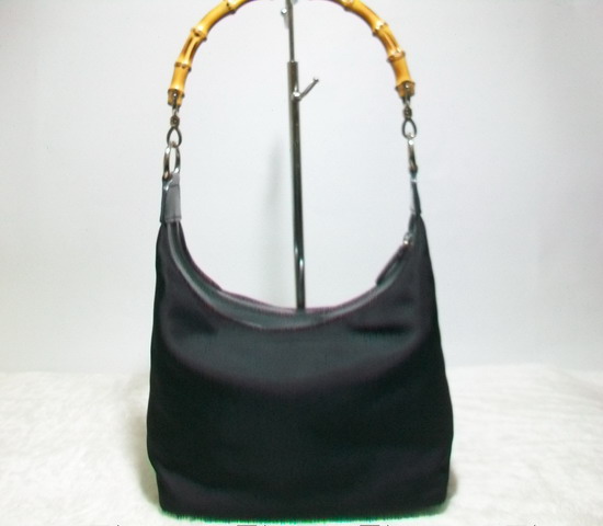 กระเป๋าGucci Bamboo black nylon shoulder bagของแท้มือสองสภาพสวย รูปที่ 1