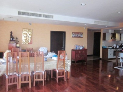 Wilshire Condo: 3 BR + 3 Baths, 165 Sq.m for Sale รูปที่ 2