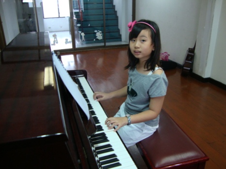 เรียนเปียโนกับครูตั้มมิวสิคที่ Scienceofmusic ตรงข้าม Big-C วงค์สว่าง 025855718-0859972494 www.staccato-music.com รูปที่ 2