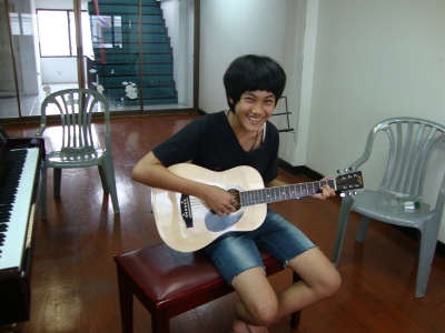 เรียนกีต้าร์โปร่งกับครูตั้มมิวสิคที่ Scienceofmusic ตรงข้าม Big-C วงค์สว่าง 025855718-0859972494 www.staccato-music.com รูปที่ 2