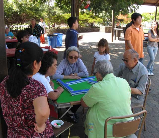 โต๊ะไพ่นกกระจอก Mahjong Table และไพ่นกกระจอก Mahjong Tile พร้อมวิธีเล่นและนับแต้ม (ต่างจังหวัดมีบริการส่ง) รูปที่ 1