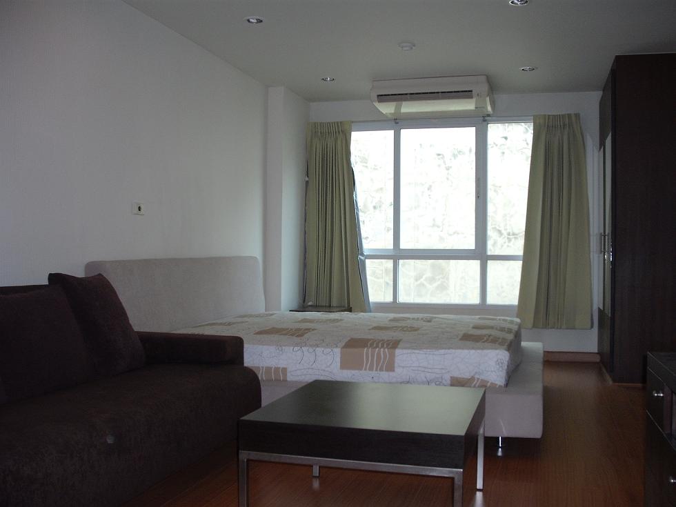ขายคอนโด The Pulse ลาดพร้าว 44 ชั้น 6 เนือื้ที่ 32 ตร.ม. ห้อง Studio - เตียง 6 ฟุต, ที่นอน, โต๊ะข้างเตียง - โซฟา, โต๊ะก รูปที่ 3
