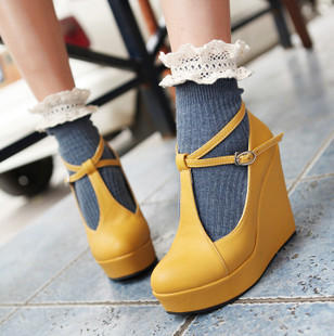 รองเท้าส้นสูง pop shoes ใส่ไปเที่ยว เสริมบุคลิกให้ขาเรียวสวย รูปที่ 1