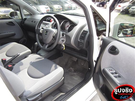 ขายรถ HONDA JAZZ สภาพออกห้างป้ายแดงดูแลดี เช็คศูนย์ตลอด ฟรีประกันชั้น1 สวยไม่มีที่ติ รูปที่ 2