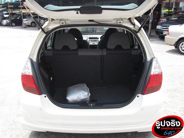 ขายรถ HONDA JAZZ สภาพออกห้างป้ายแดงดูแลดี เช็คศูนย์ตลอด ฟรีประกันชั้น1 สวยไม่มีที่ติ รูปที่ 6