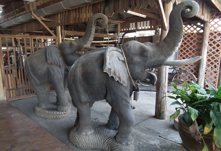 ช้างไม้ขนาดใหญ่ สูงเมตรกว่า รูปที่ 4
