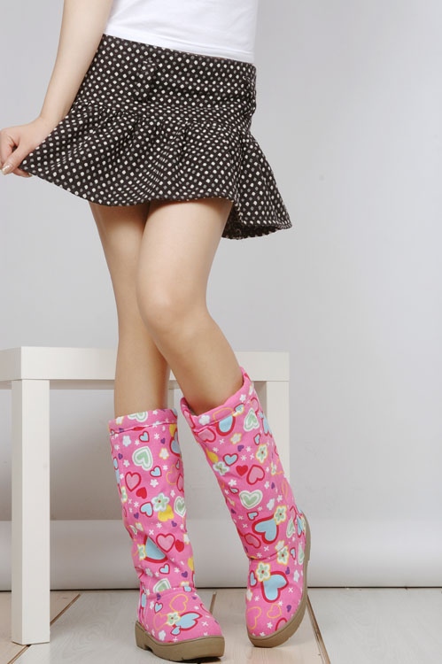รองเท้าบู๊ทแฟชั่นเกาหลีแบบใหม่ทั้งแบบสั้นและยาวสำหรับสาวสวย http://www.lotusnoss.com/ รูปที่ 1