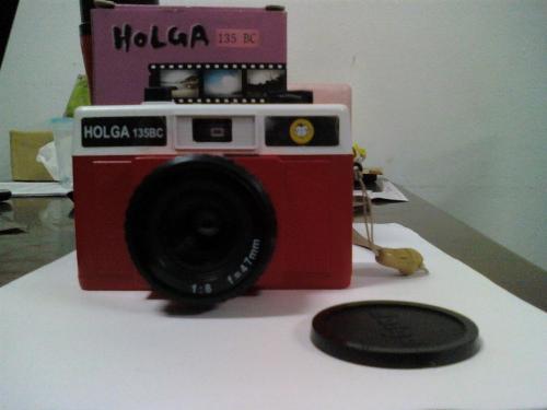 ขายกล้อง lomo Holga 135 BC สีแดงขาว สภาพดี สวย!  ราคาถูก! รูปที่ 2