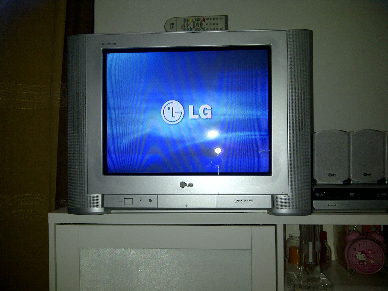 ขายทีวีสี LG flatron 21 นิ้วเพียง 2,000 บาทเท่านั้น รูปที่ 1
