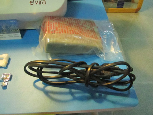 ขายจักรเย็บผ้ามือสอง ปักลายได้ Elvira Diana รูปที่ 3