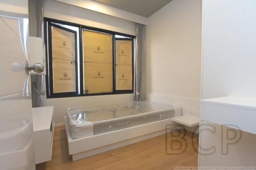 BLOCS 77: 2 BR + 2 Baths, 65 Sq.m, 21st fl for Rent รูปที่ 4