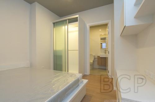 BLOCS 77: 2 BR + 2 Baths, 65 Sq.m, 21st fl for Rent รูปที่ 2