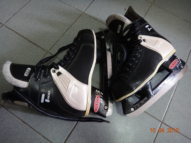 ขาย Ice Hockey CCM 152 ไซส์ 4 (ประมาน 36) ครับแฟนไม่ได้เล่นแล้ว รูปที่ 3