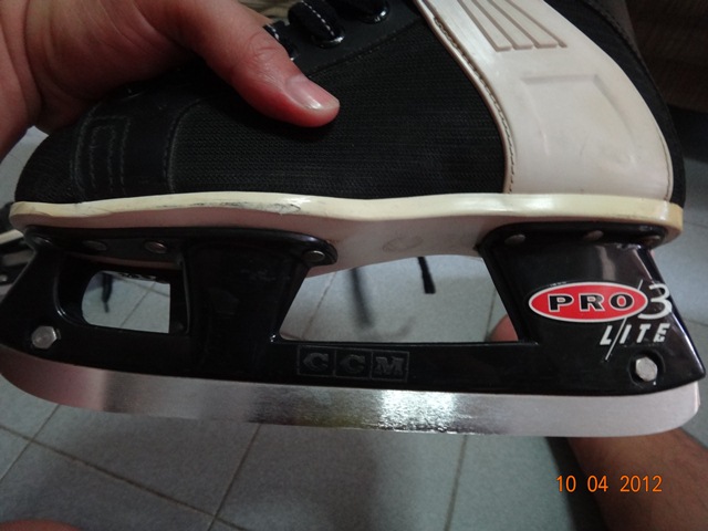 ขาย Ice Hockey CCM 152 ไซส์ 4 (ประมาน 36) ครับแฟนไม่ได้เล่นแล้ว รูปที่ 4