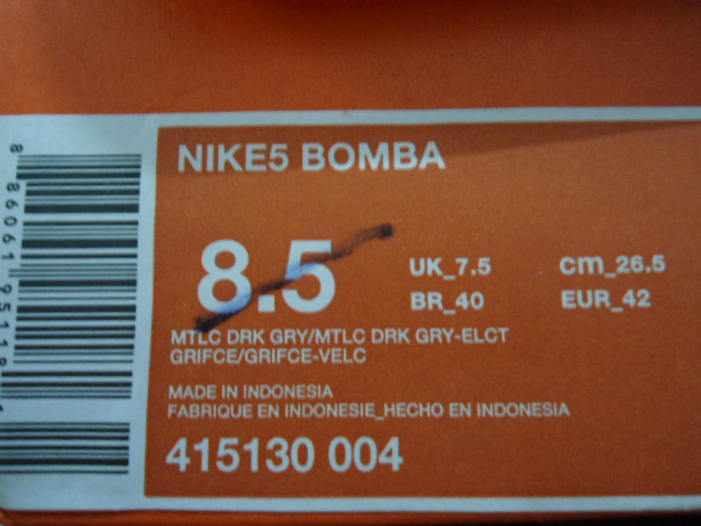 ขายรองเท้า Nike BOMBA เหมาะสำหรับใช้เล่นสนามหญ้าเทียม สภาพ 100% รูปที่ 3