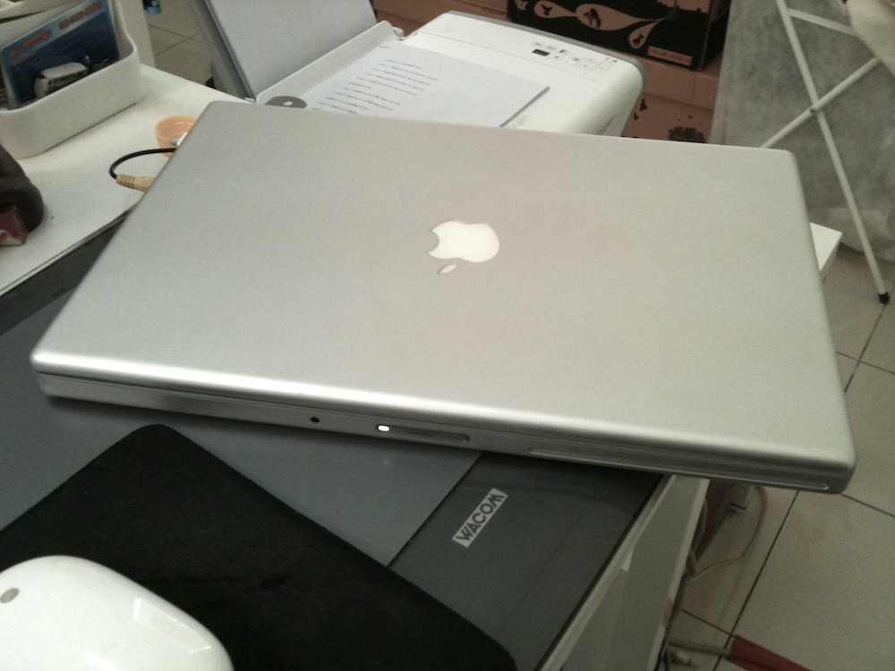 ขาย Macbookpro Intel Core 2 2.33 Ghz. / Ram 2 Gb. / จอ 15