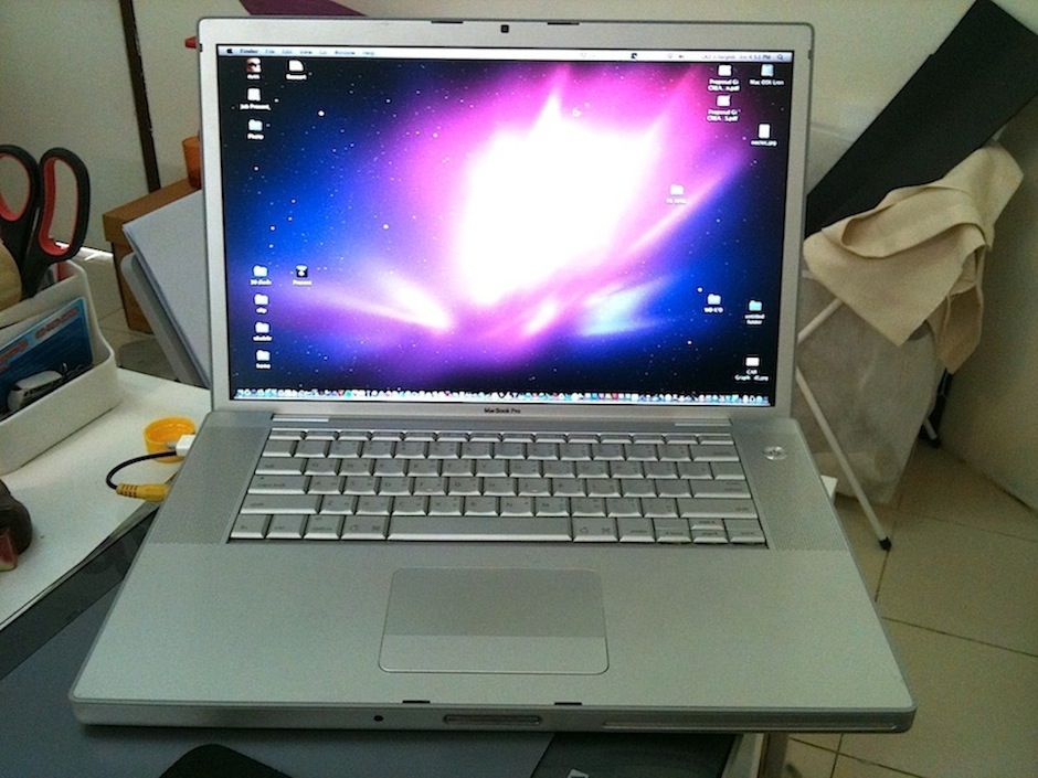 ขาย Macbookpro Intel Core 2 2.33 Ghz. / Ram 2 Gb. / จอ 15