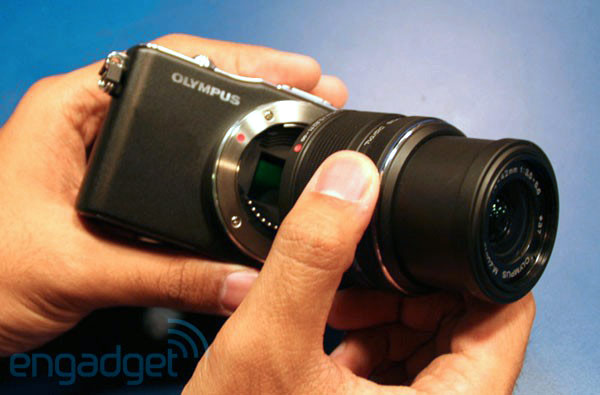 ขายด่วนกล้องดิจิตอล OLIMPUS PEN LITE E-PL3 พร้อมชุดเลนซ์ซูมสองตัวแถมเมม4กิ๊กแถมกระเป๋าใส่กล้องของใหม่ทั้งหมด22,000บาท(ศูนย์ฯขาย27,900บาท) รูปที่ 1