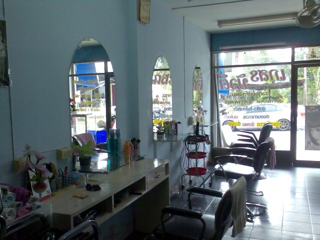 เซ้งร้านเสริมสวย+ตัดผมชาย อ.บ้านฉาง จ.ระยอง ใกล้โลตัส บริการลูกค้าได้เลย เมล์Pongsapas@hotmail.com รูปที่ 1