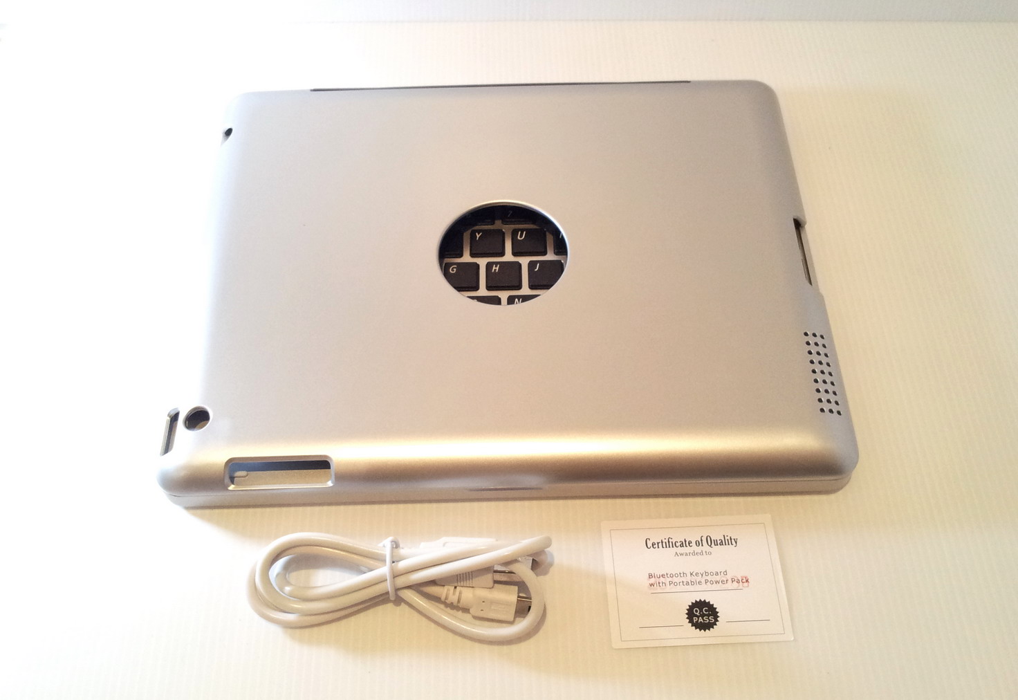 คีย์บอร์ดเคส ไอแพด2 พร้อมแบตเตอรี่สำรอง - Note Book Case for ipad2 (with portable power pack) รูปที่ 1