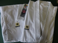 ขายชุด Karate-do  ยี่ห้อ kwon ชนิด kumite size:1 สูง 160 พอดีซื้อมาผิดไซค์ค่ะ  * มือ 1 ขอขาย 1,500 B.  รูปที่ 1