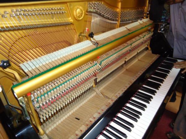 บริการซ่อมเปียโน จูนเสียง ทำสี และขนย้ายเปียโน โทร088-4170945คุณกริช จูนเสียง1000บาท(upright) รูปที่ 1