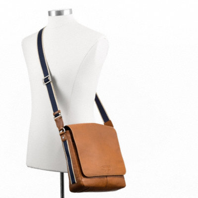 กระเป๋าผู้ชายสะพาย COACH รุ่น  HERITAGE LEATHER MAP BAG F70555 รูปที่ 3