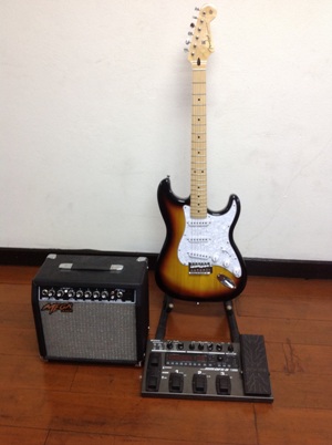 ขายกีต้าร์ไฟฟ้ายีห้อ fender+เอฟเฟค+ต้แอมป์ ราคา 15,500 บาท 0859972494  รูปที่ 2