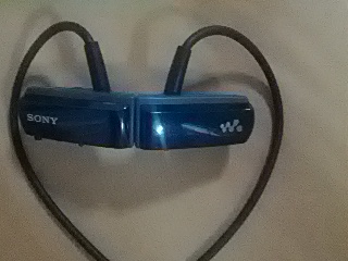 ขายWalkman MP3 NWZ-W252(มือสอง) เครื่องเล่น MP3 ในรูปแบบหูฟัง พร้อมฟังก์ชั่นกันน้ำครับ สำหรับคนออกกำลังกาย ขอขาย 1400 รูปที่ 1