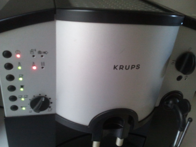 เครื่องทำกาแฟสด2ระบบอัตโนมัติ ยี่ห้อ KRUPS ใหม่90%มือสองใช้7เดือนเอง รูปที่ 1