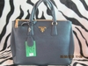 รูปย่อ ขาย Prada Saffiano งานพรีเมี่ยม หนังเรียบสวย อะไหล่ปั๊ม ขนาด 13" x 9.5" มีสายสะพายข้าง กะ ถุงผ้า รูปที่4