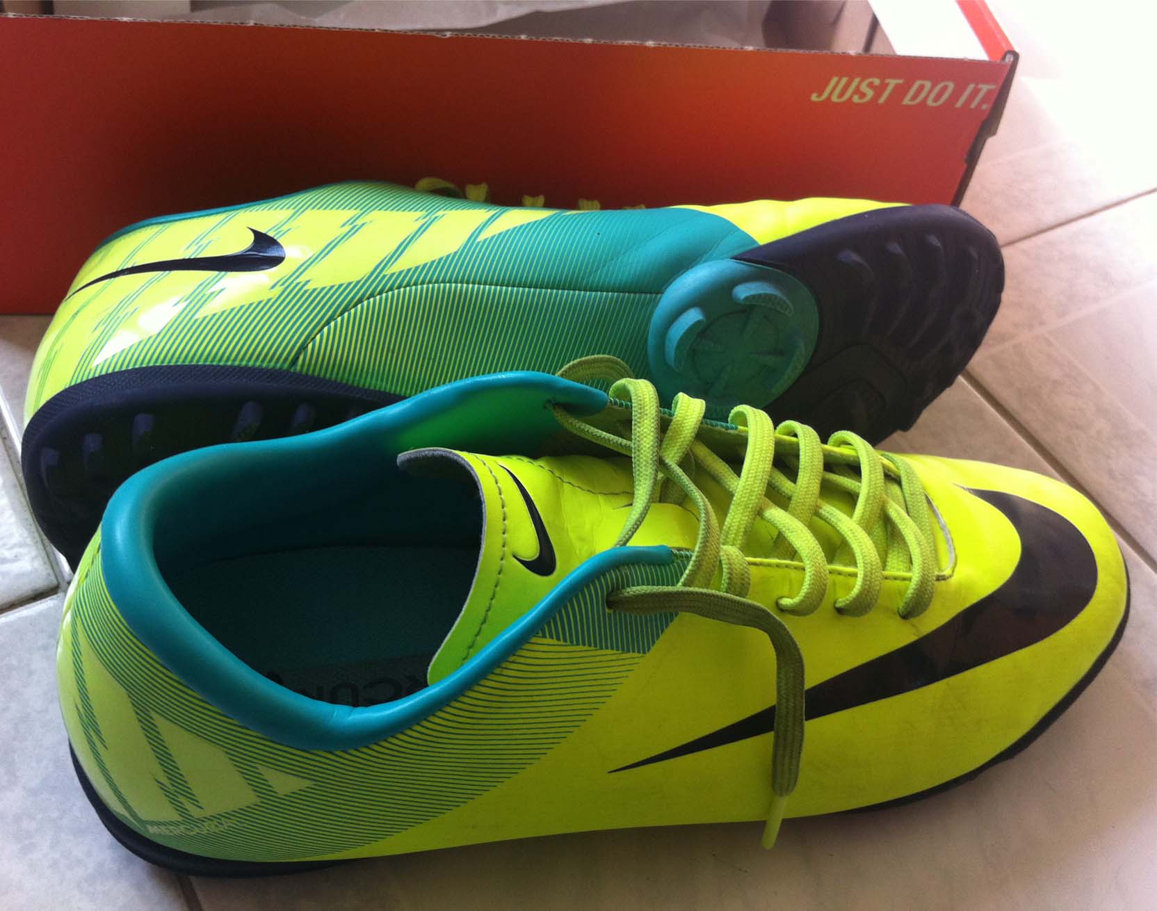 ขายรองเท้าฟุตบอลหญ้าเทียม Nike Mercurial Victory II TF รูปที่ 1