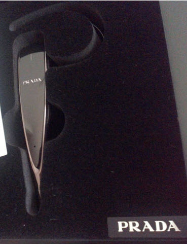 ขายด่วนหูฟัง Prada สภาพ 100% อยู่ในกล่องสภาพเดิมได้มาจากงานโมบายโชว์ที่ไบเทคเมื่อ 29 มิถุนา 2012 รูปที่ 1